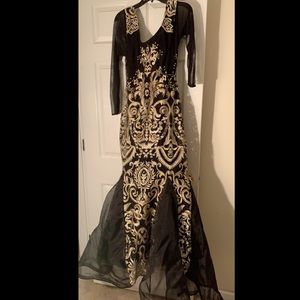 Custom Gown Size 6 ( Never Worn)